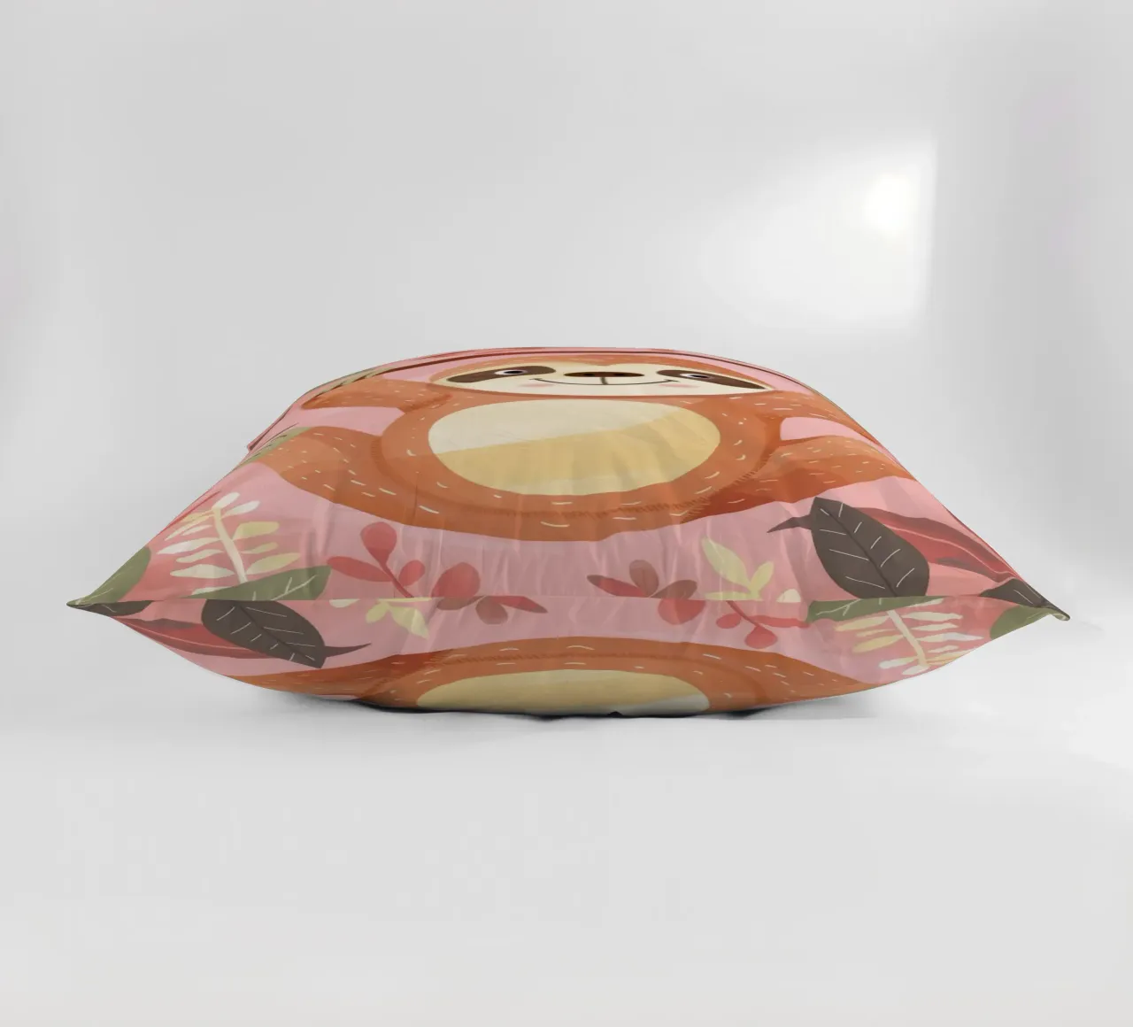 Bradipo appeso a un ramo in un ambiente tropicale con colore cuscino da DesignDoodle