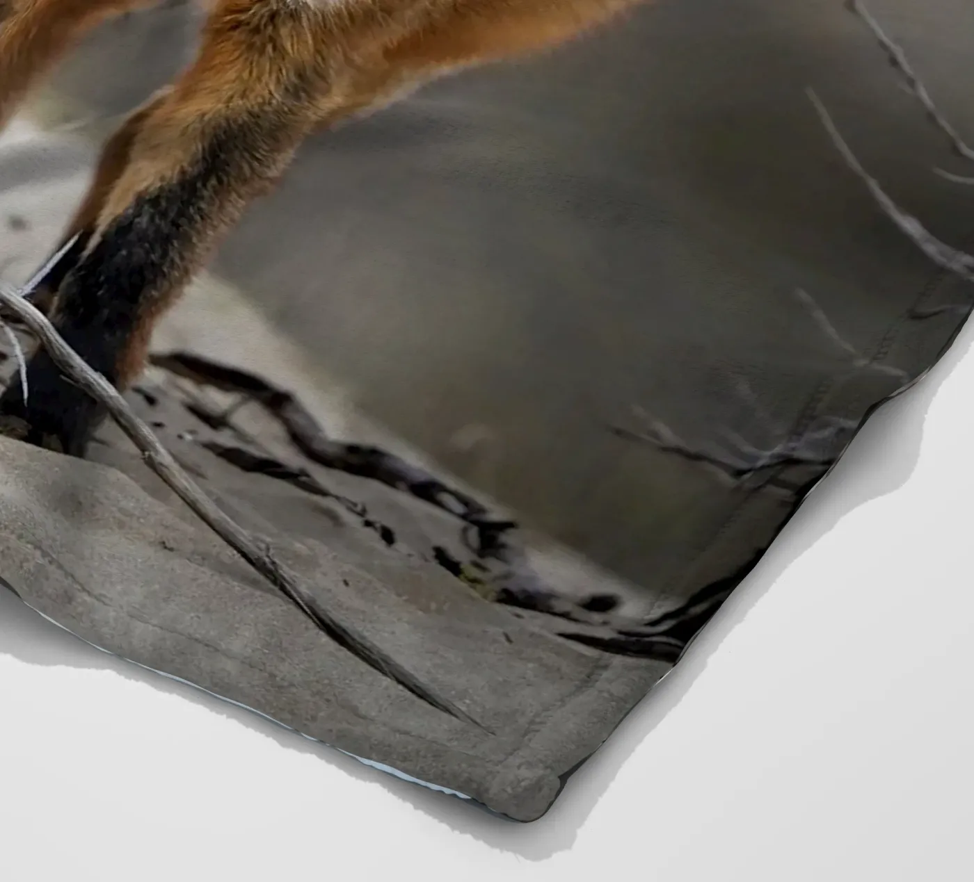 Rode vos fleecedeken van Tom's Wildlife