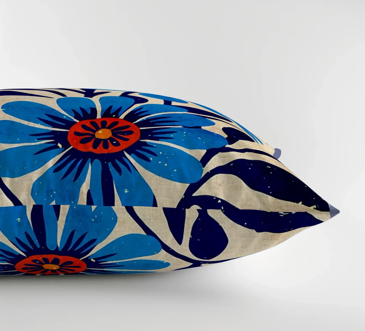 Fiori selvatici blu cuscino da Modern Geometry
