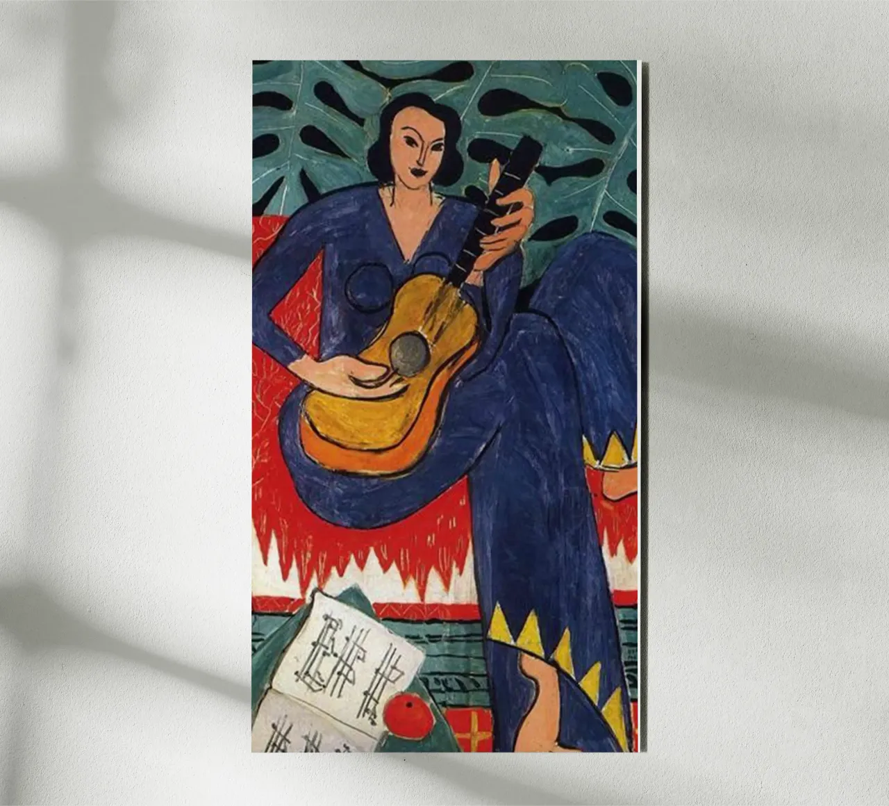 une femme jouant de la guitare alu dibond de sazkia art