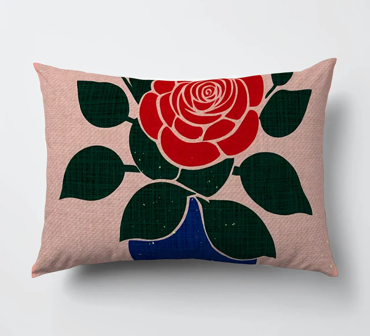 Rosa rossa in vaso blu cuscino da Modern Geometry