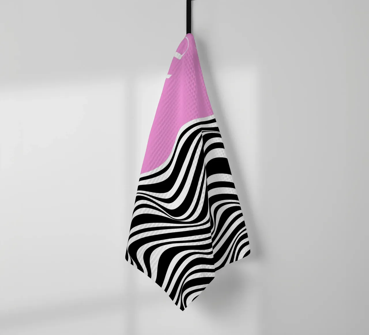 Bauhaus Wave – Optical Art in Pink & Schwarz Geschirrtuch von Studio Vibe