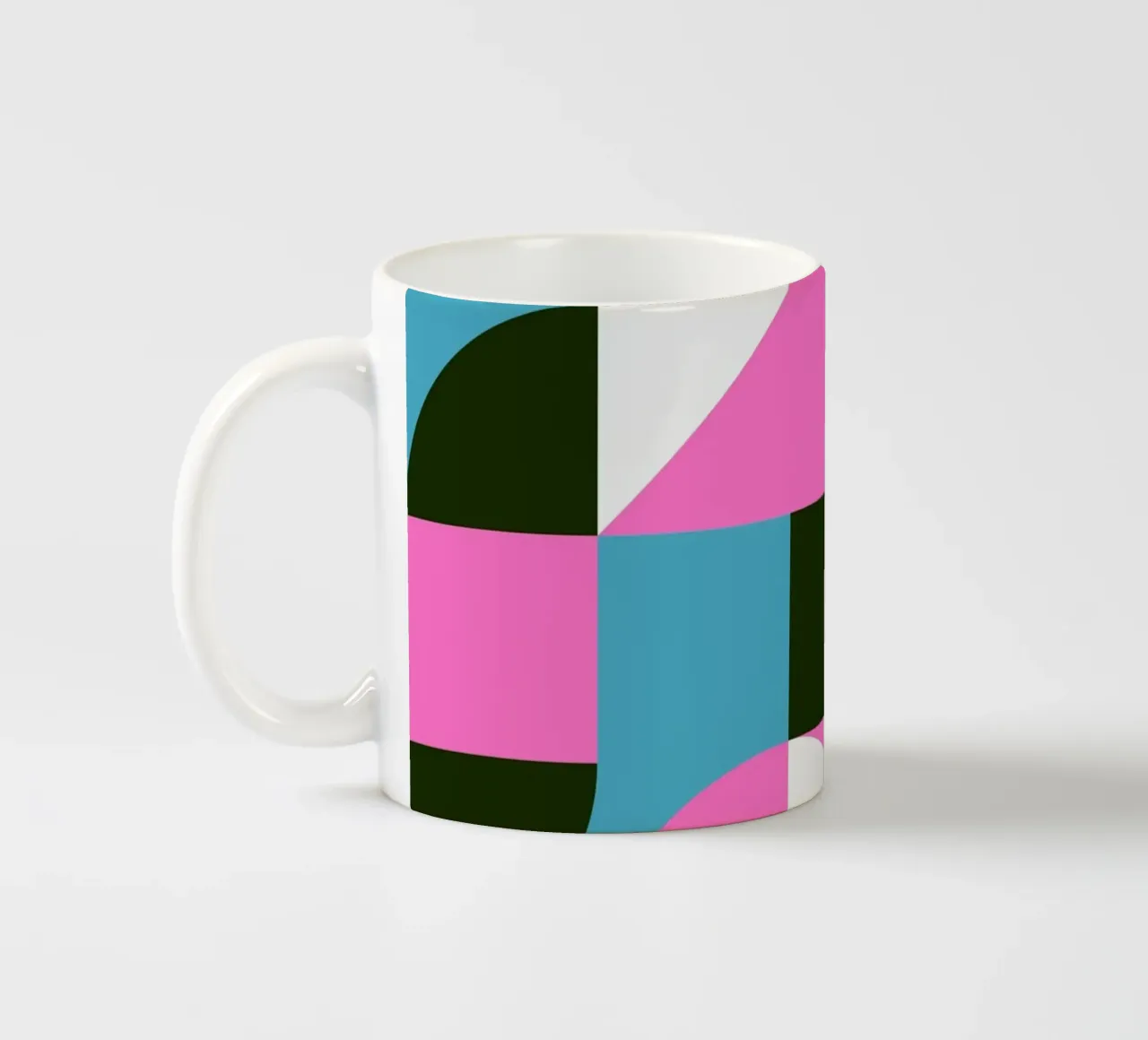 Forme geometriche pop - Arte retrò in rosa e turkis tazza in ceramica da Studio Vibe