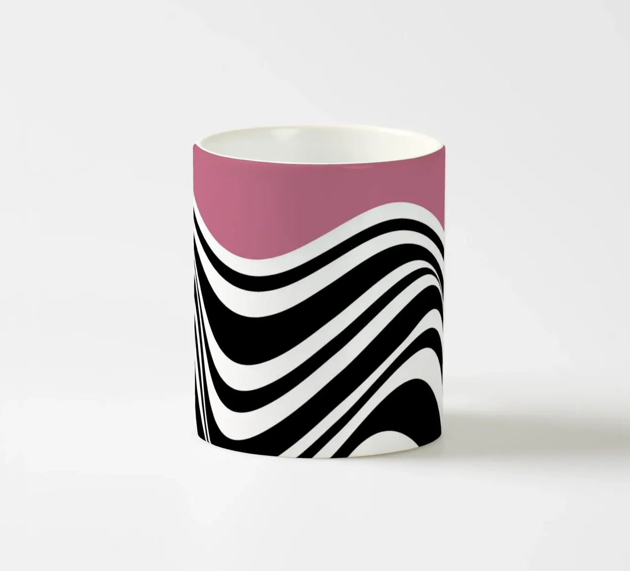 Bauhaus Waves Pink | Op-Art Retro Poster Keramik Tasse von Studio Vibe
