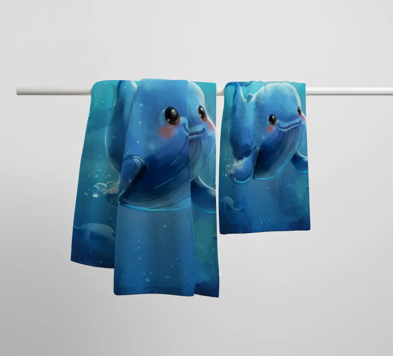 Affascinante balenottera azzurra che nuota giocosamente in un luminoso sottofondo asciugamano da bagno da DesignDoodle