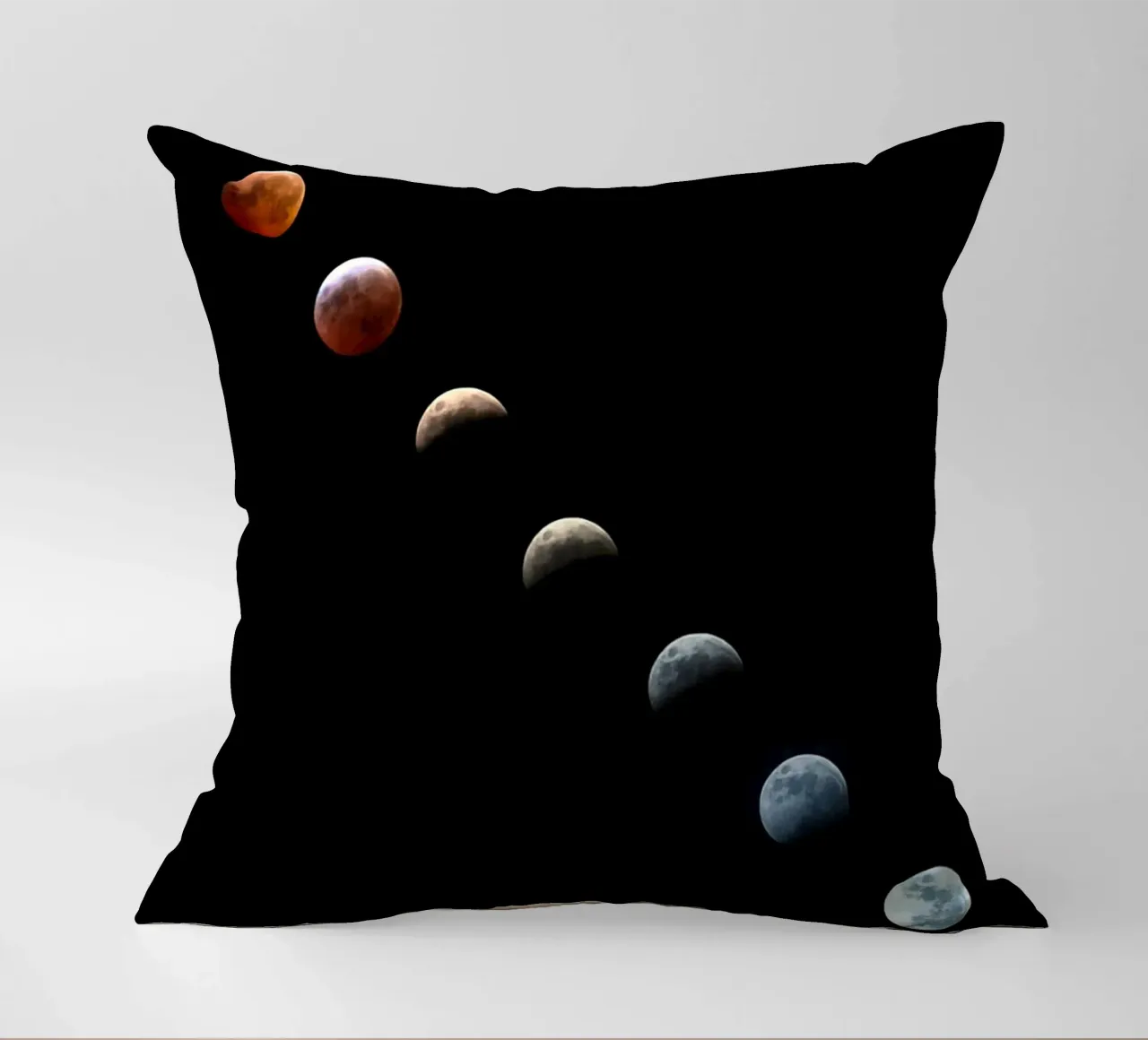 luna eclissi lunare cuscino da Earthly Visions