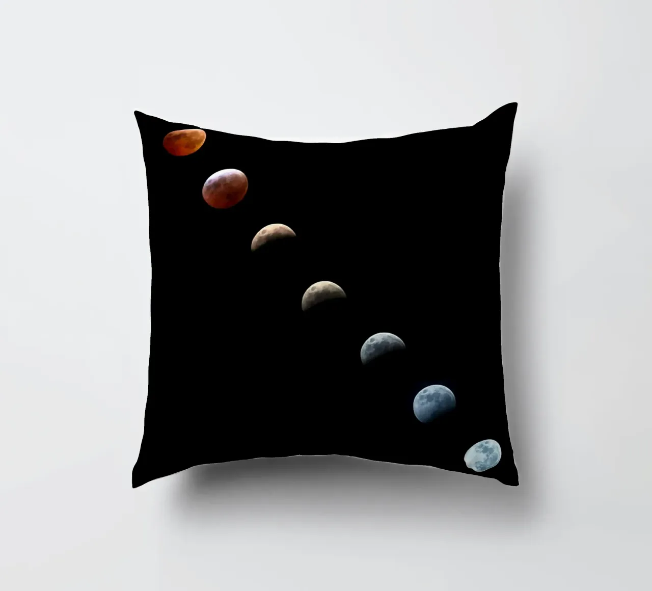 luna eclissi lunare cuscino da Earthly Visions