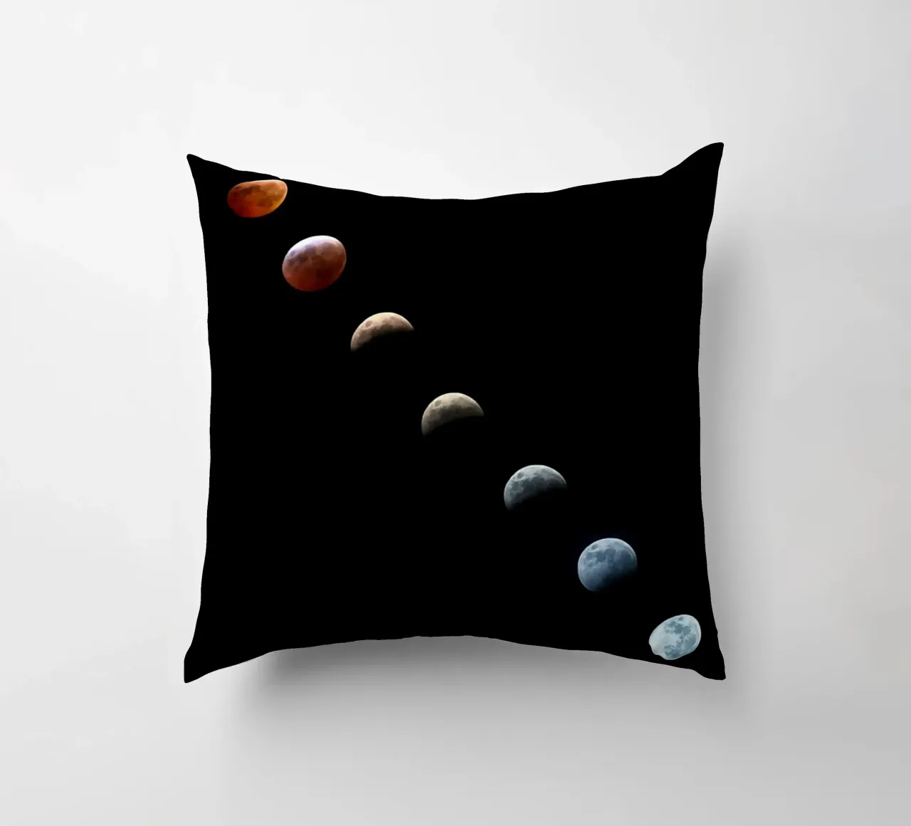 luna eclissi lunare cuscino da Earthly Visions