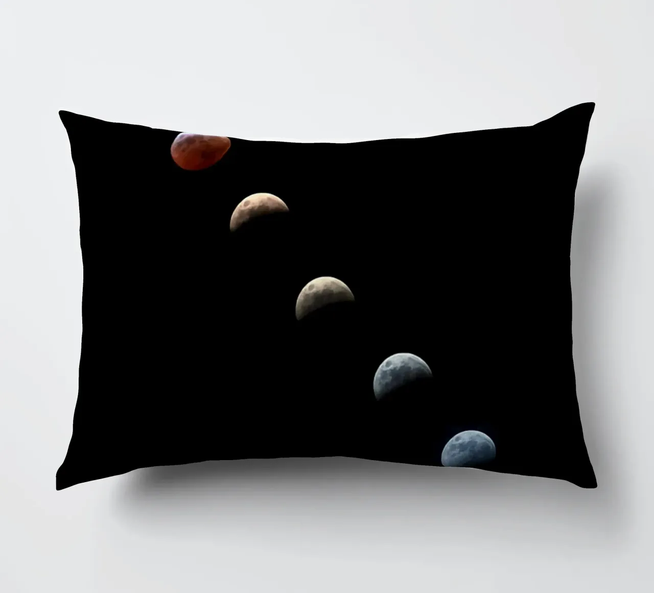 luna eclissi lunare cuscino da Earthly Visions