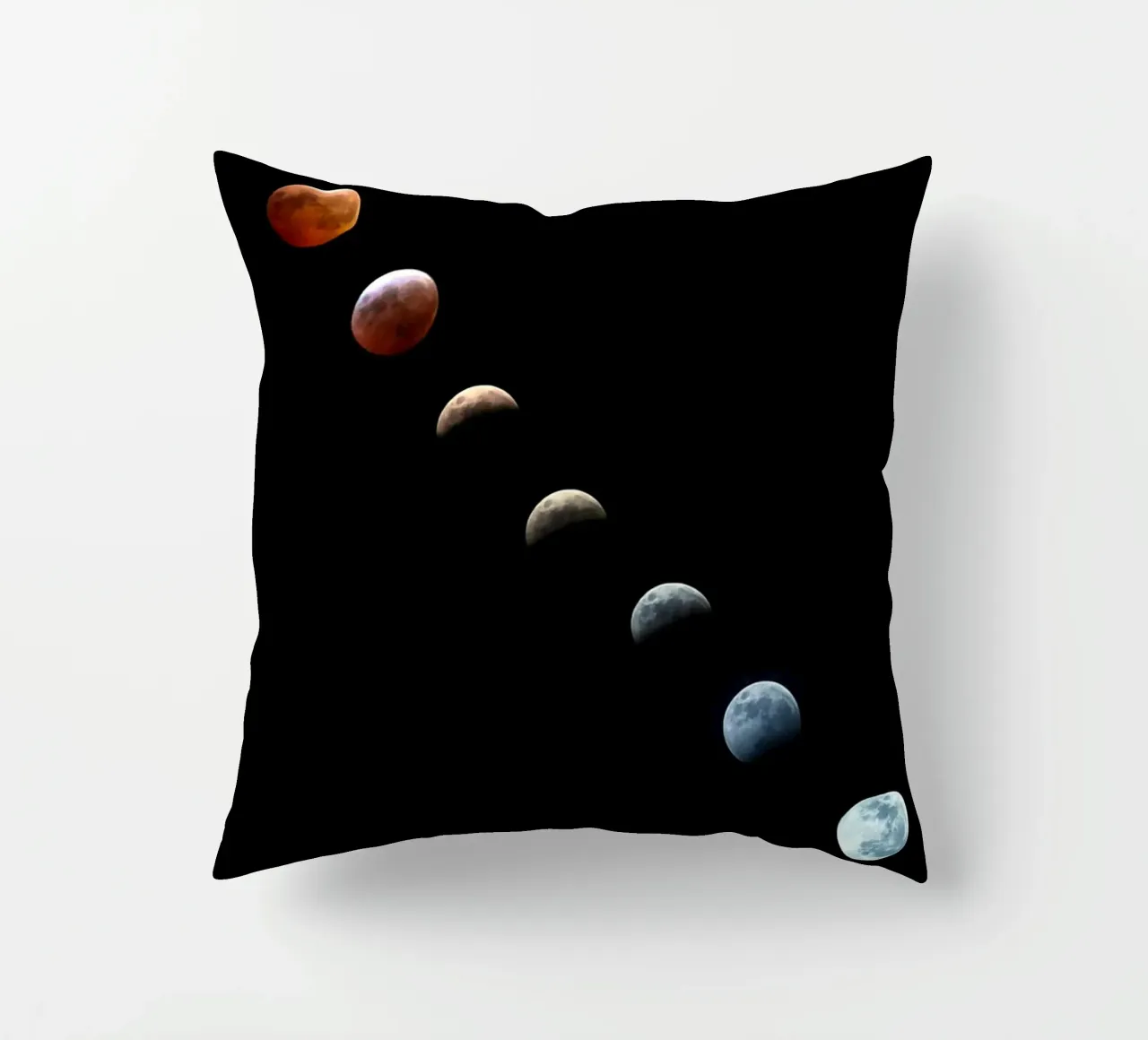 luna eclissi lunare cuscino da Earthly Visions