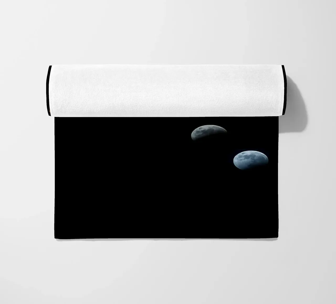 maan maansverduistering strandhanddoek van Earthly Visions