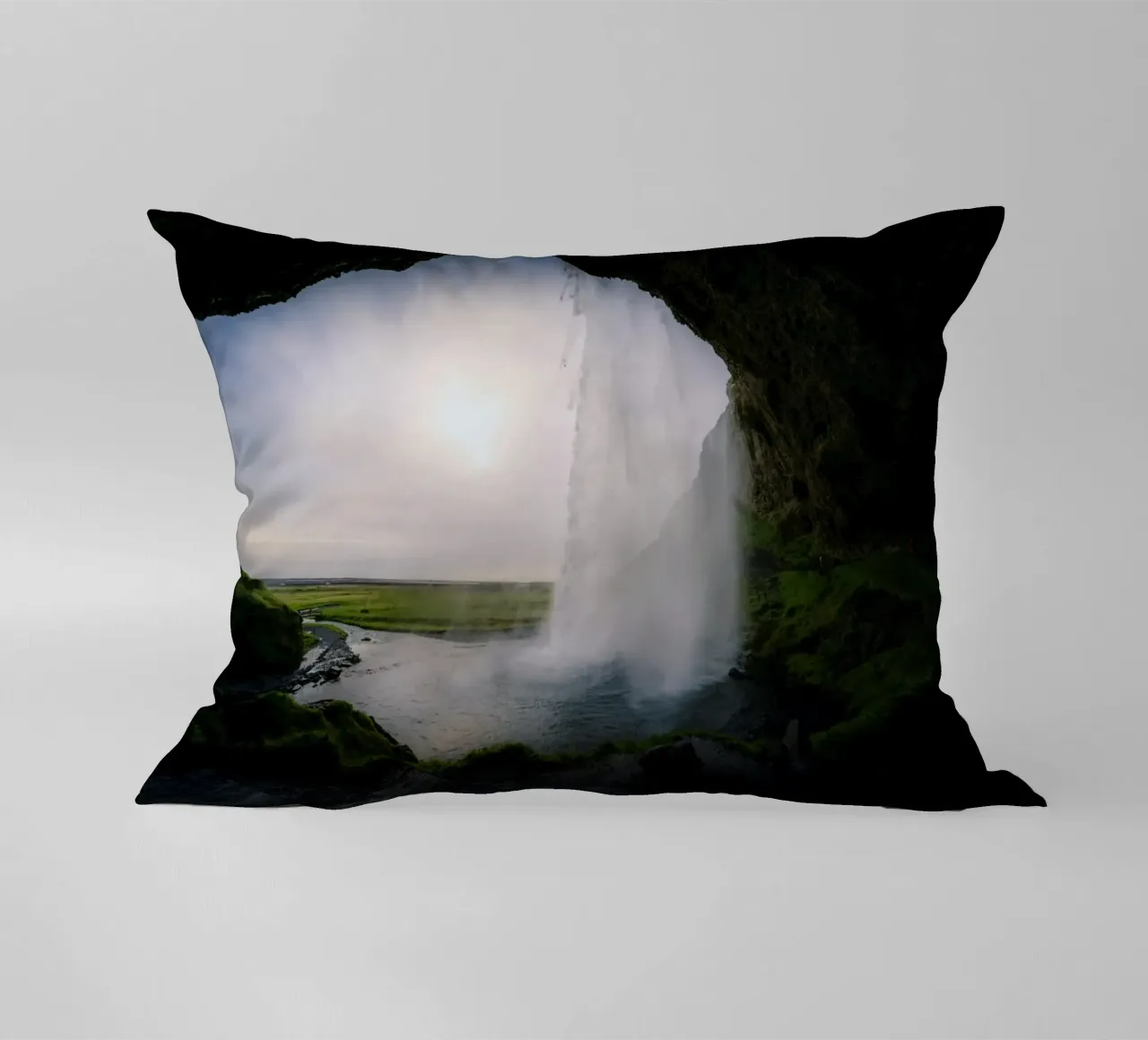 grotta della cascata cuscino da Earthly Visions
