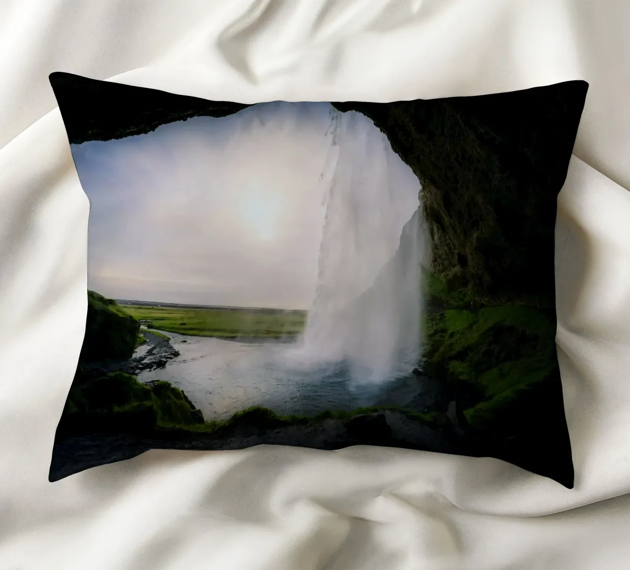 grotta della cascata cuscino da Earthly Visions