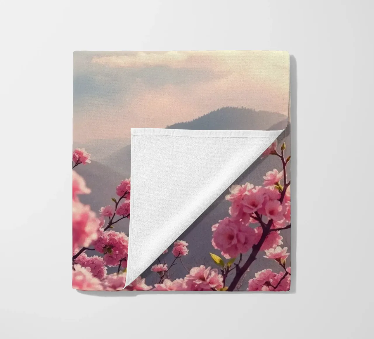 De berg Fuji in Japan met kersenbloesems strandhanddoek van RB-Digital-Paintings