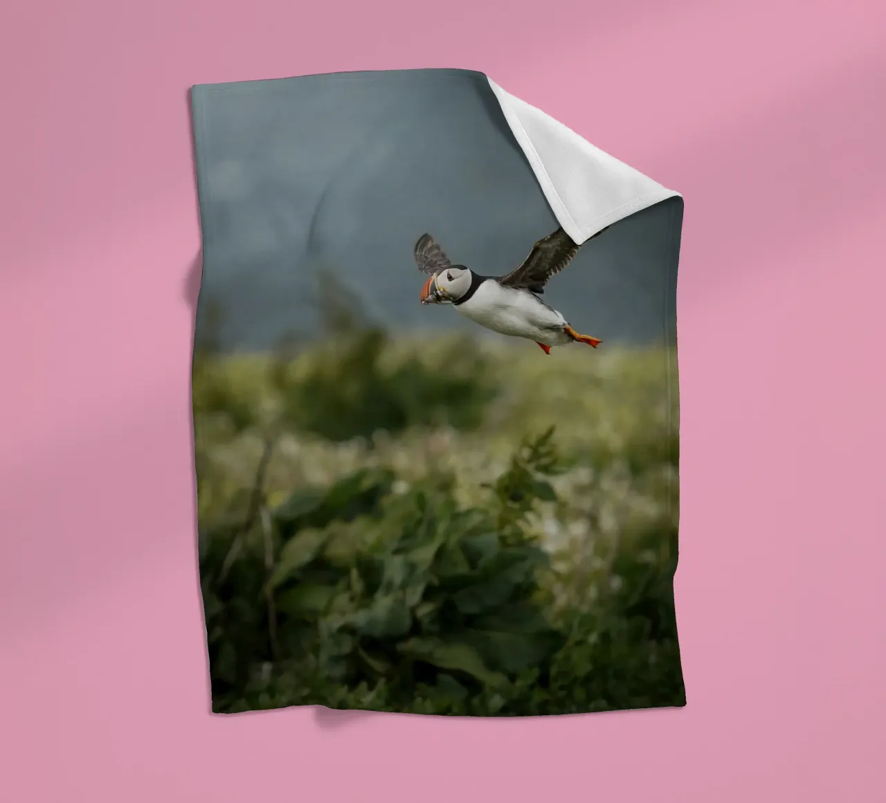 Pulcinella di mare in volo coperta in pile da Tom's Wildlife