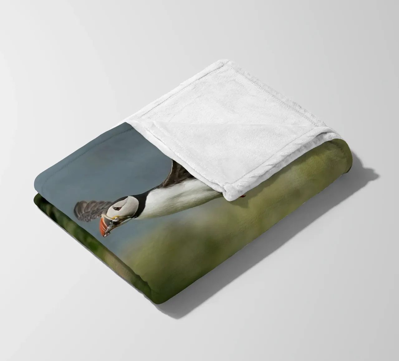 Pulcinella di mare in volo coperta in pile da Tom's Wildlife