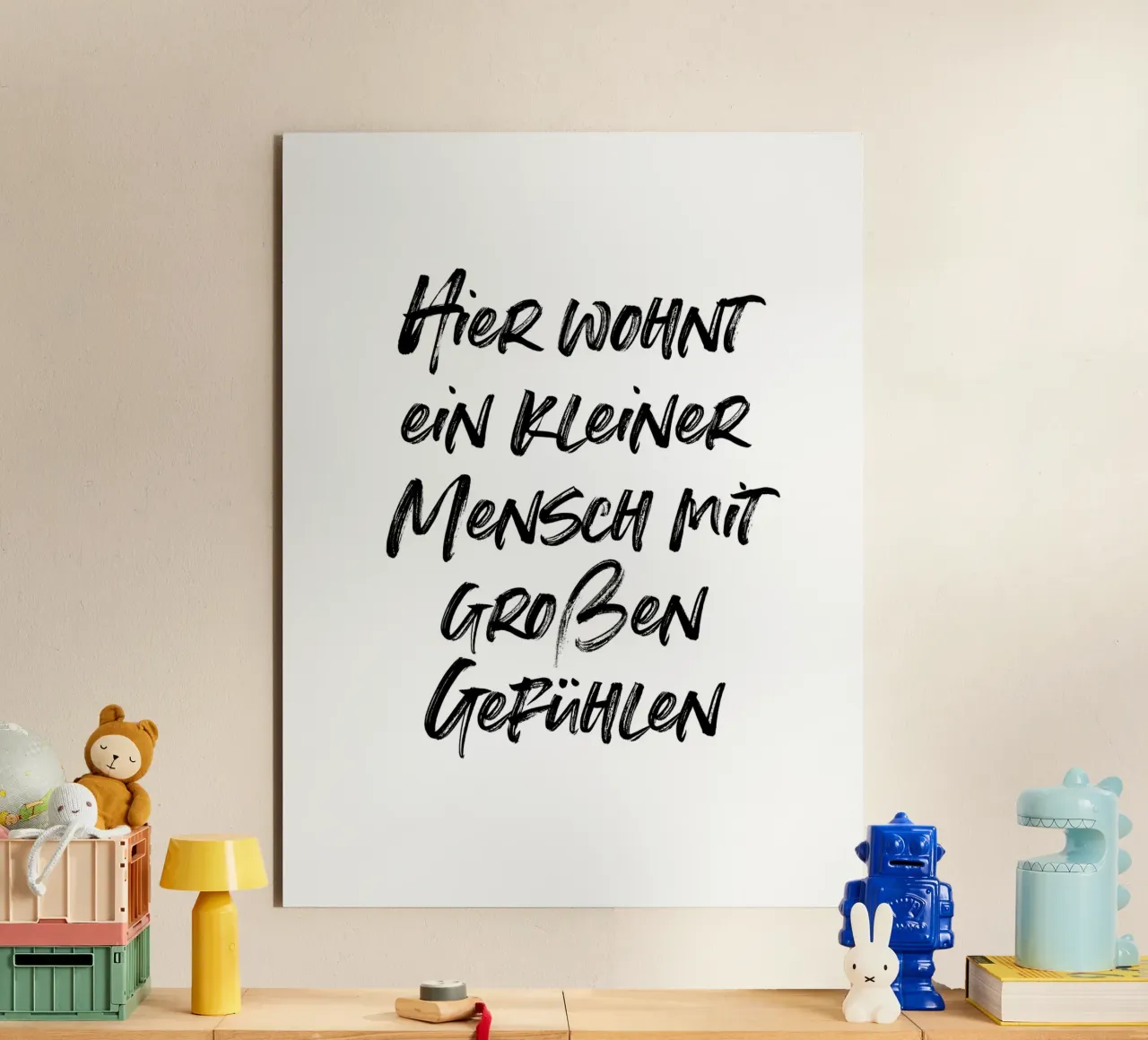 Hier wohnt ein mit großen Gefühlen | Kinderzimmer alu-dibond by just typo