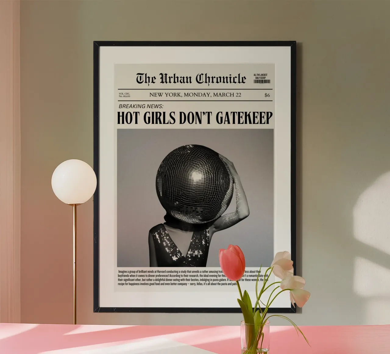Le ragazze sexy non si fanno notare - Disco Ball News Print poster da NorwesClub