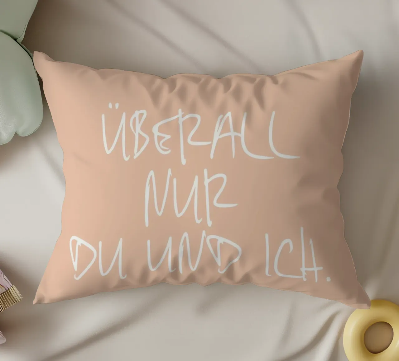 Überall nur du und ich. decorative cushion by FRICKE DESIGN