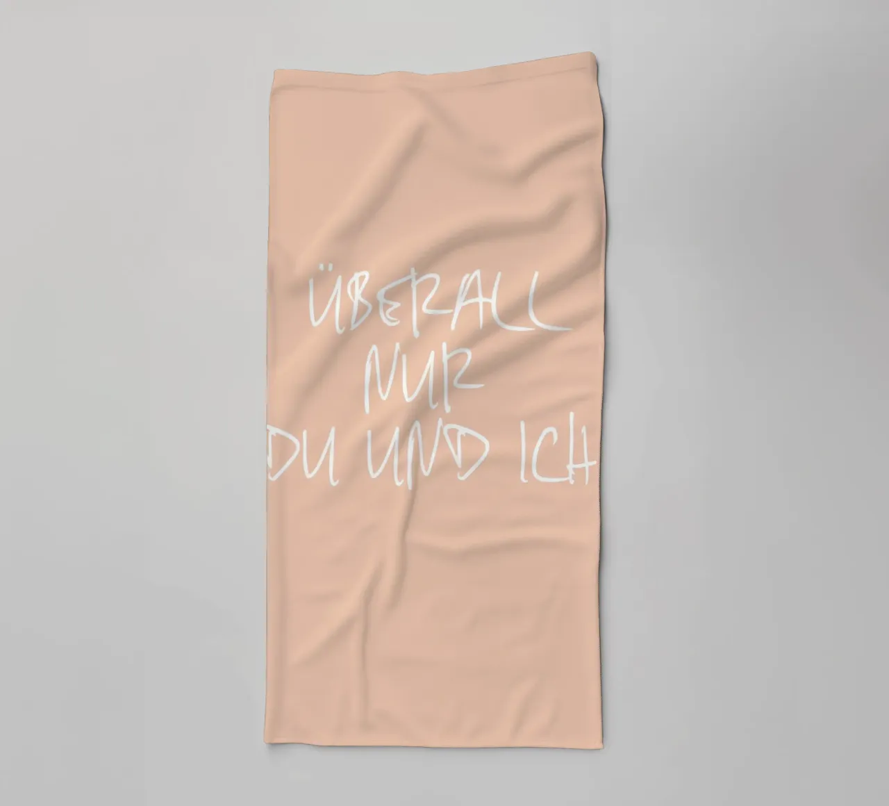 Überall nur du und ich. towel by FRICKE DESIGN