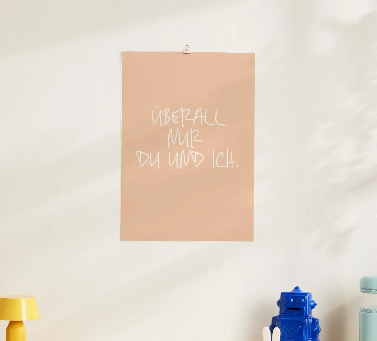 Überall nur du und ich. poster con telaio in legno da FRICKE DESIGN