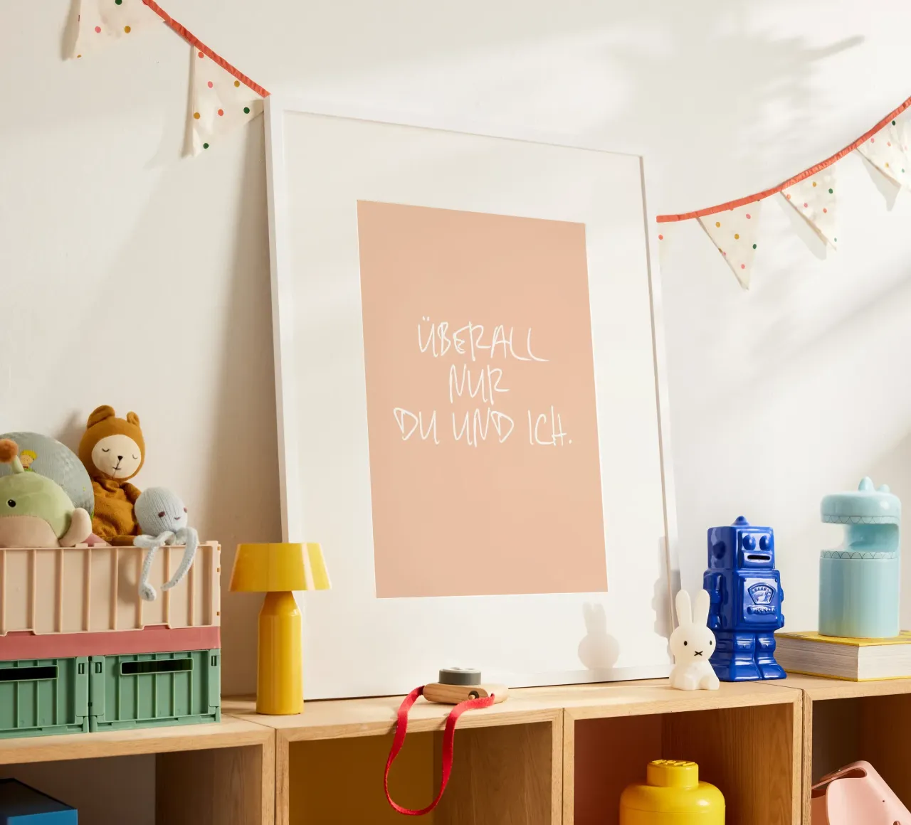 Überall nur du und ich. poster con telaio in legno da FRICKE DESIGN