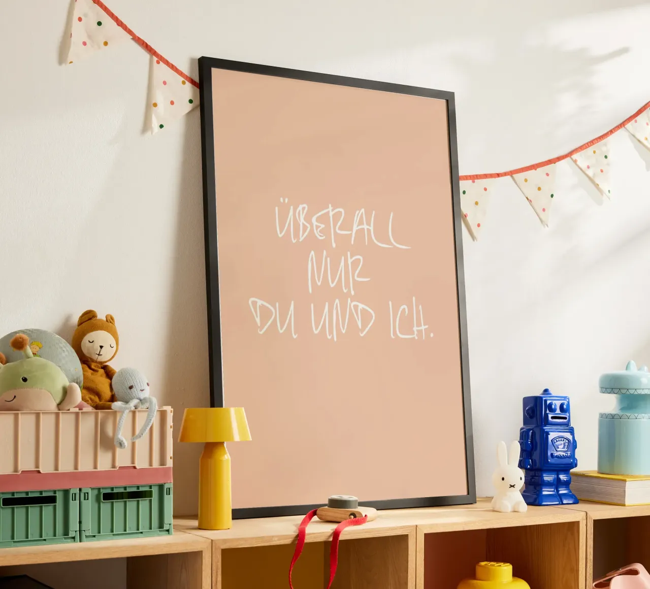 Überall nur du und ich. poster con telaio in legno da FRICKE DESIGN