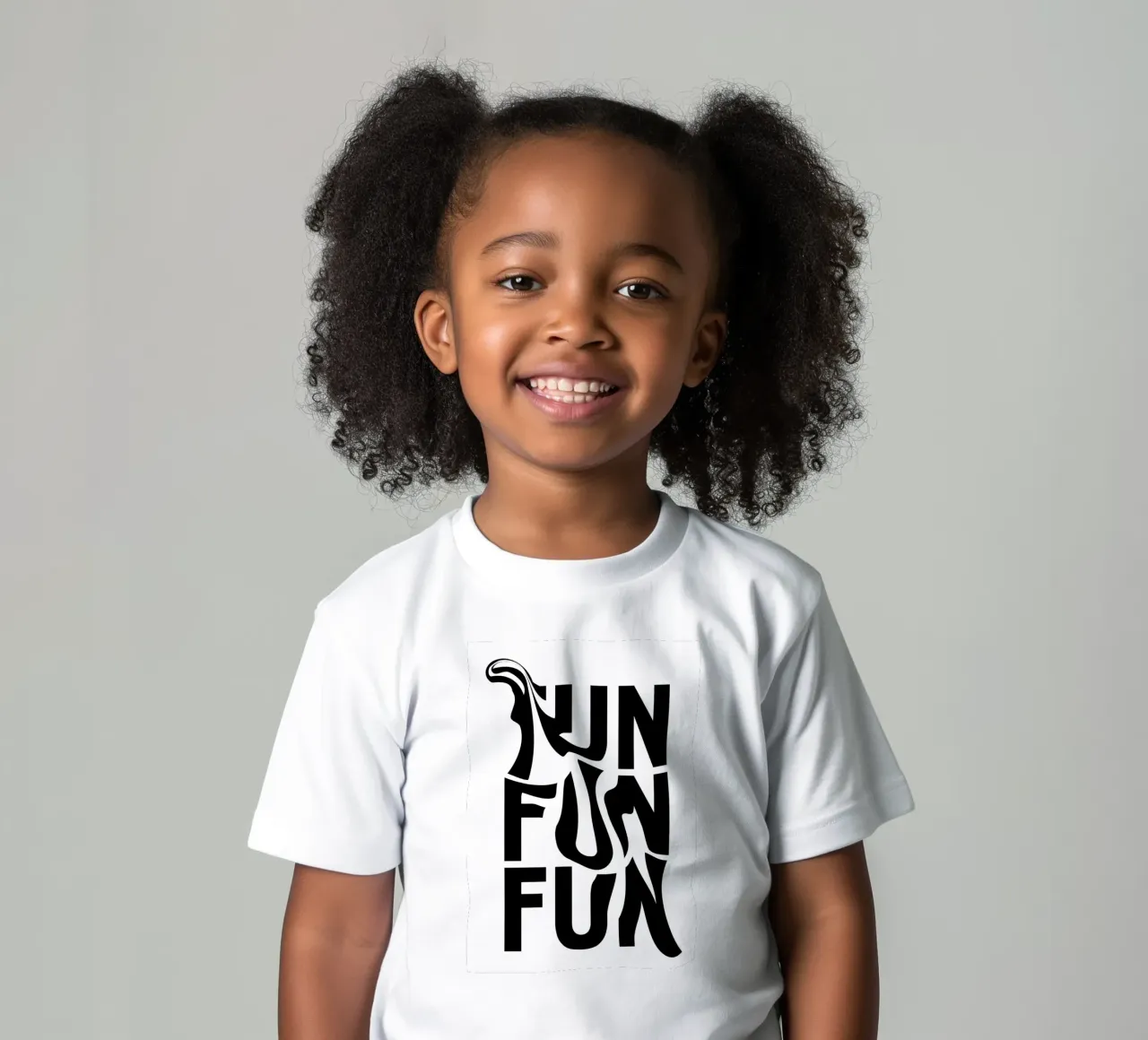 "FUN FUN FUN" - Abstrakter typografischer Verzerrungsdruck Kinder T-Shirt von NorwesClub