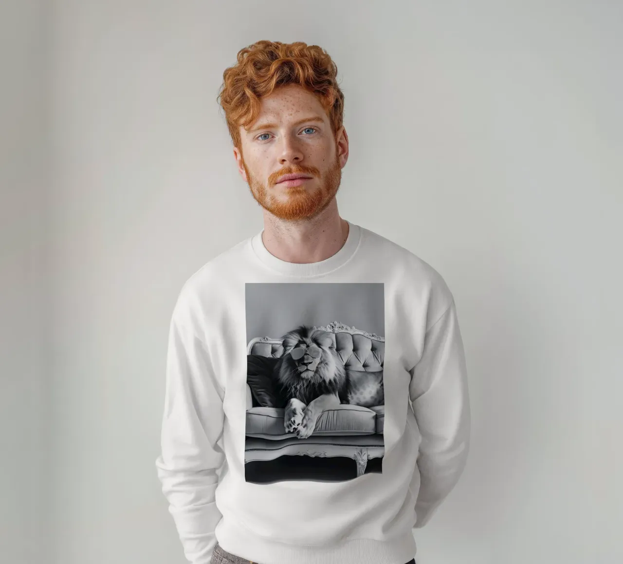 Leone fresco sul divano - Stampa pop art monocromatica felpa da NorwesClub