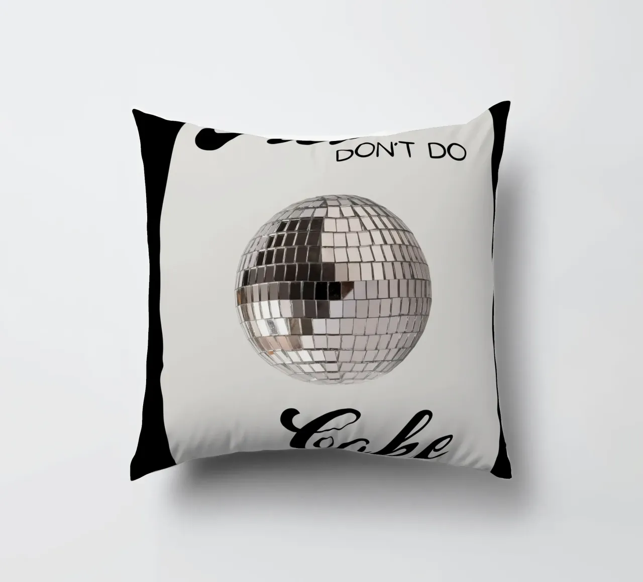 Cartello per il bagno con palla da discoteca "Please Don't Do Coke" (Per favore, non fare uso di Coca-Cola) cuscino da NorwesClub