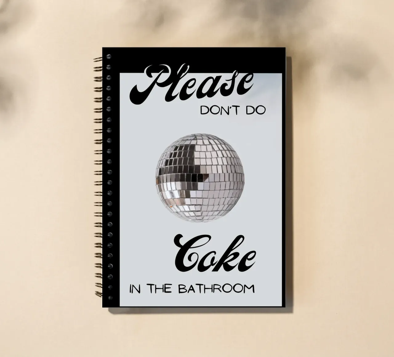 Cartello per il bagno con palla da discoteca "Please Don't Do Coke" (Per favore, non fare uso di Coca-Cola) diario ad anelli da NorwesClub