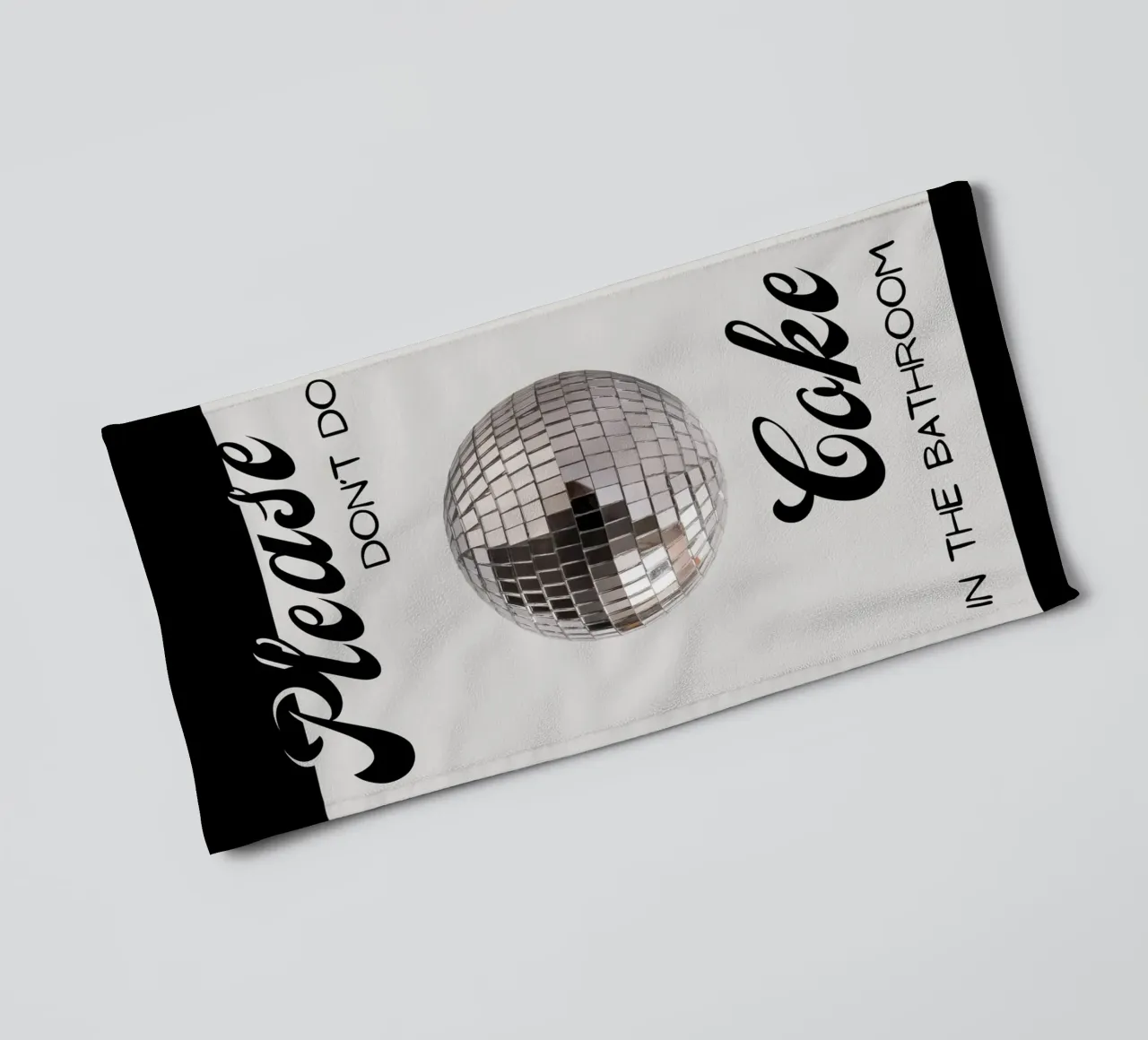 Cartello per il bagno con palla da discoteca "Please Don't Do Coke" (Per favore, non fare uso di Coca-Cola) asciugamano da bagno da NorwesClub