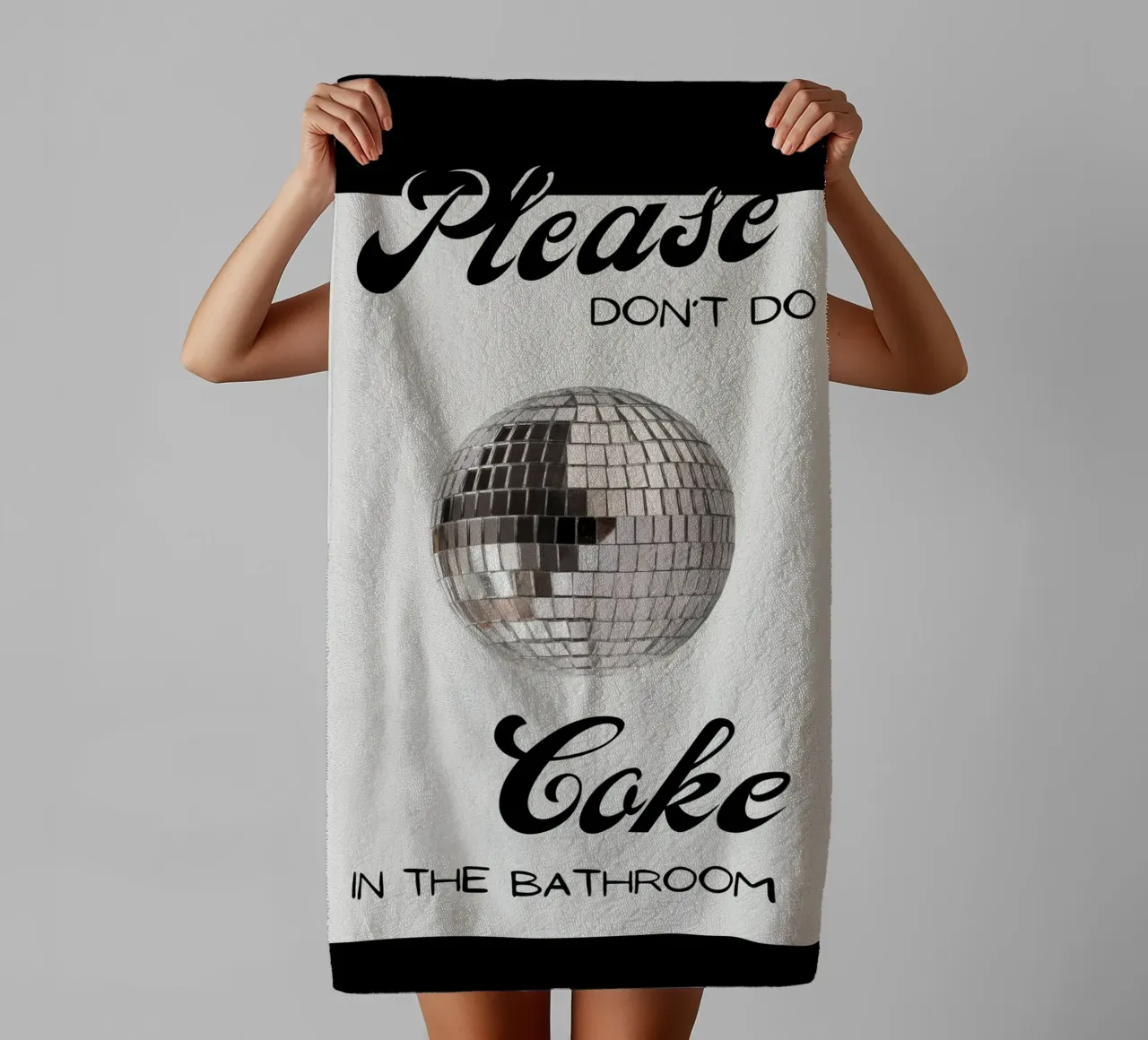 Cartello per il bagno con palla da discoteca "Please Don't Do Coke" (Per favore, non fare uso di Coca-Cola) asciugamano da bagno da NorwesClub