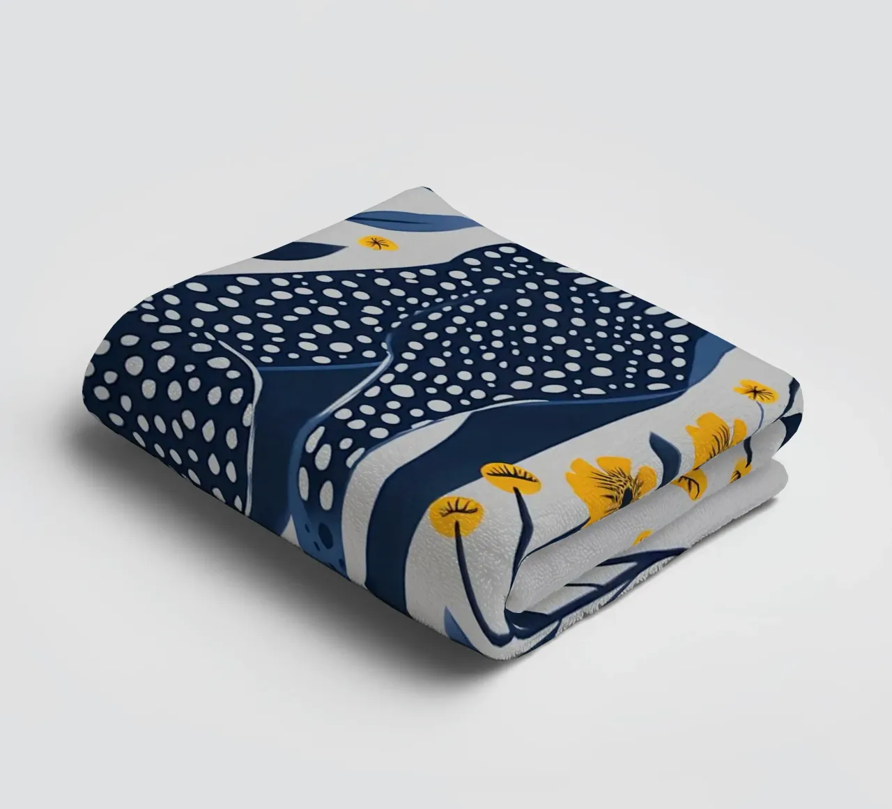 Guepardos índigo y flores de caléndula - Folk Art Print toalla de baño de NorwesClub