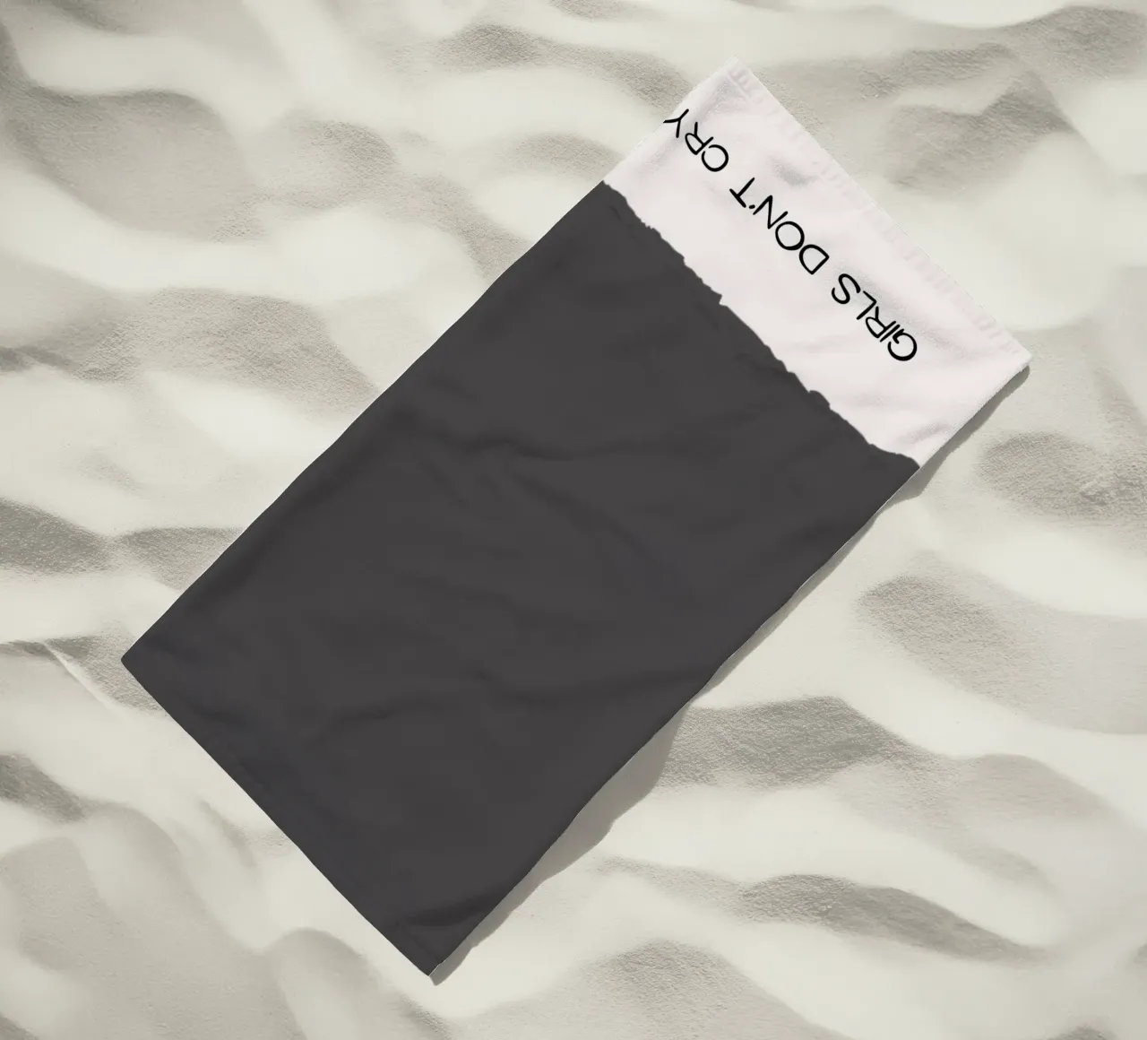 Meisjes huilen niet - Minimalistische statementprint met structuur strandhanddoek van NorwesClub