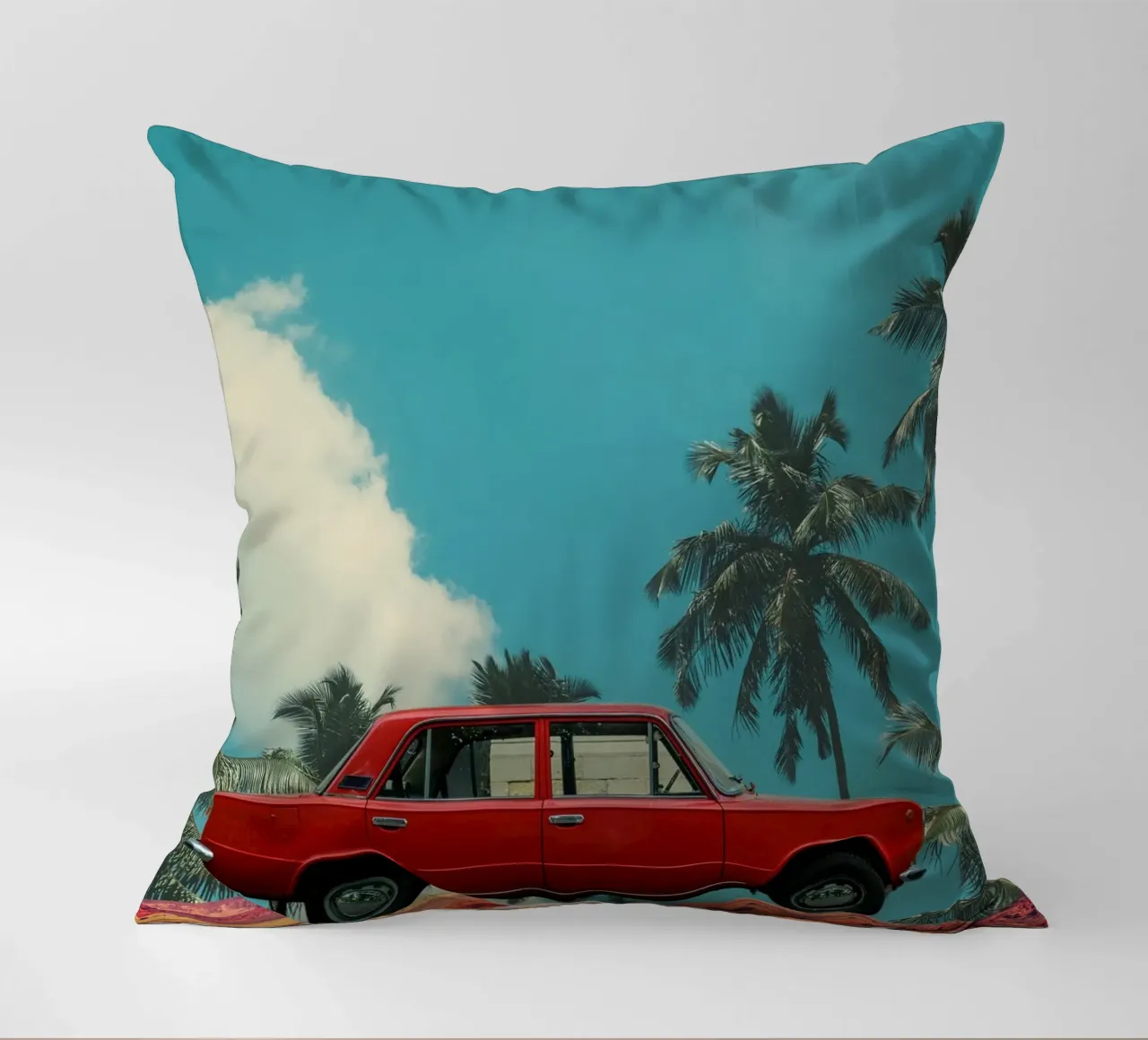 Viaggio tropicale in auto rossa cuscino da Berwies Artwork