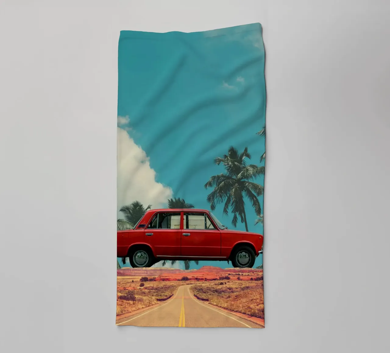 Red Car Tropical Road Trip serviette de bain de Berwies Artwork