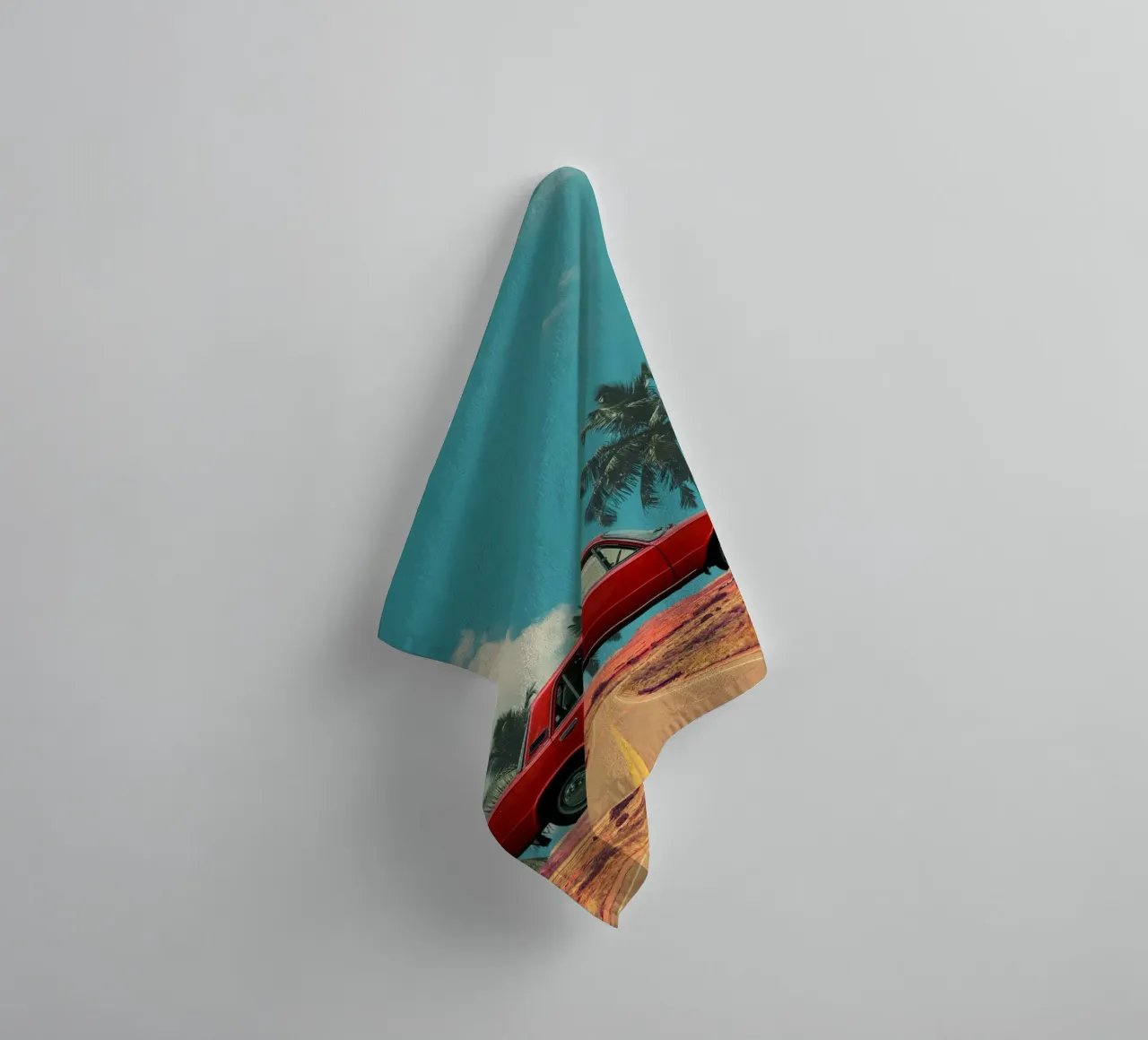 Red Car Tropical Road Trip serviette de bain de Berwies Artwork