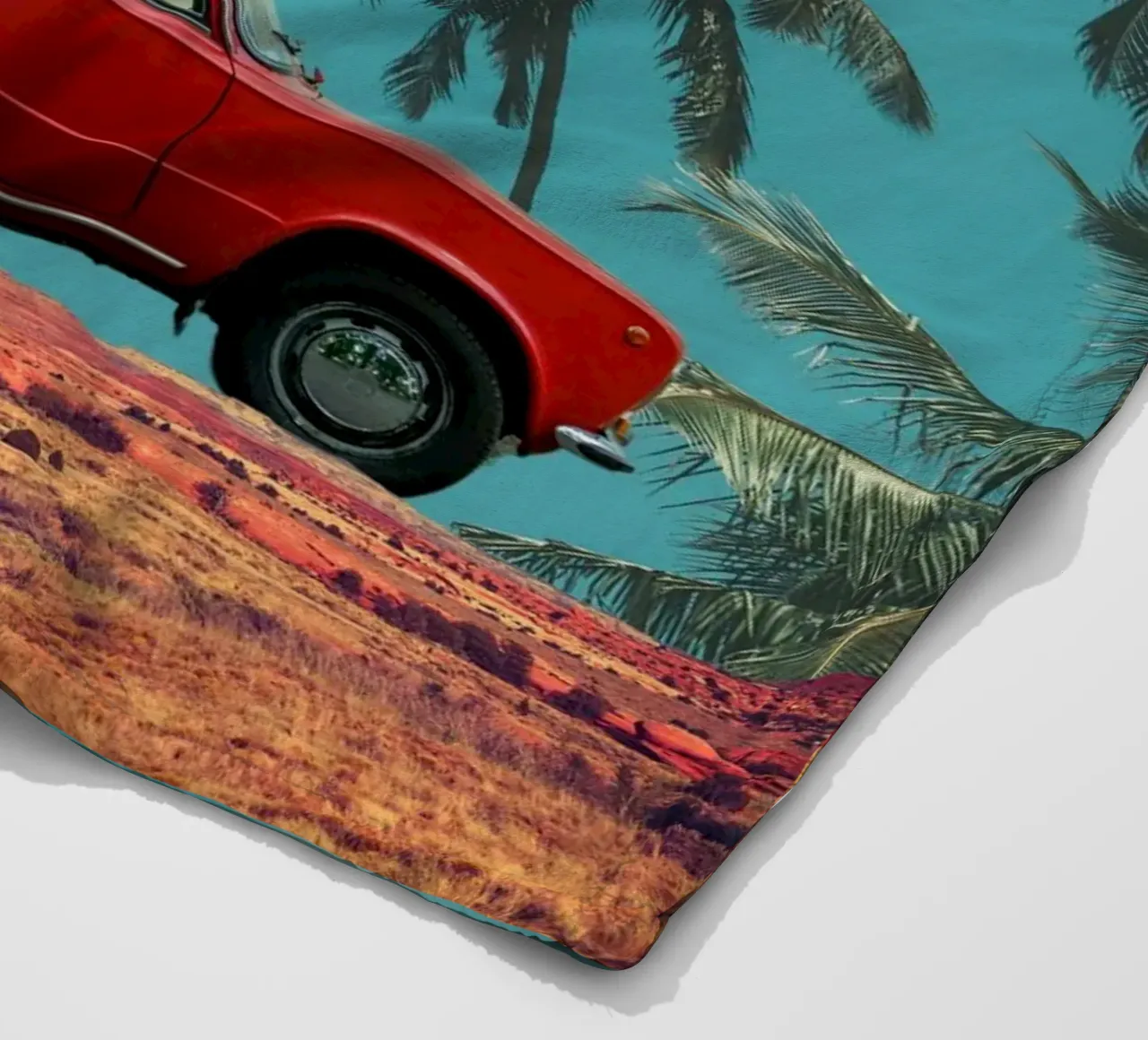 Viaggio tropicale in auto rossa coperta in pile da Berwies Artwork