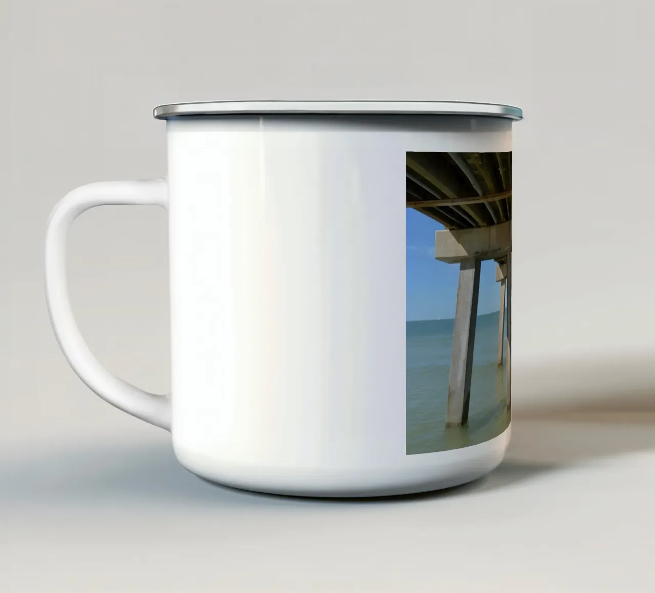 Punto di fuga sotto il molo di Naples in Florida tazza in smalto da byrieneke