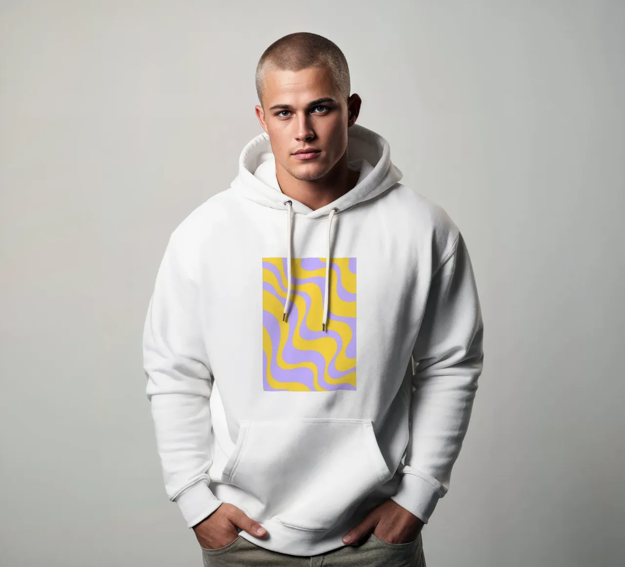 Grooviges abstraktes Retro-Muster in Gelb und Lavendel Hoodie von The Art Club