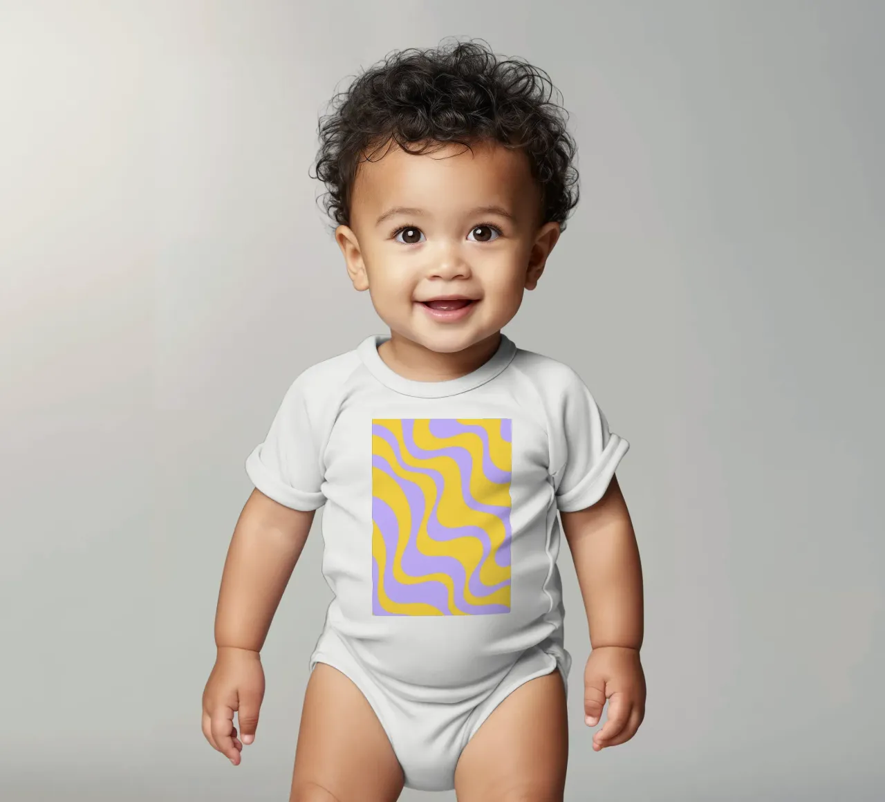 Grooviges abstraktes Retro-Muster in Gelb und Lavendel Kurzarm Babybody von The Art Club