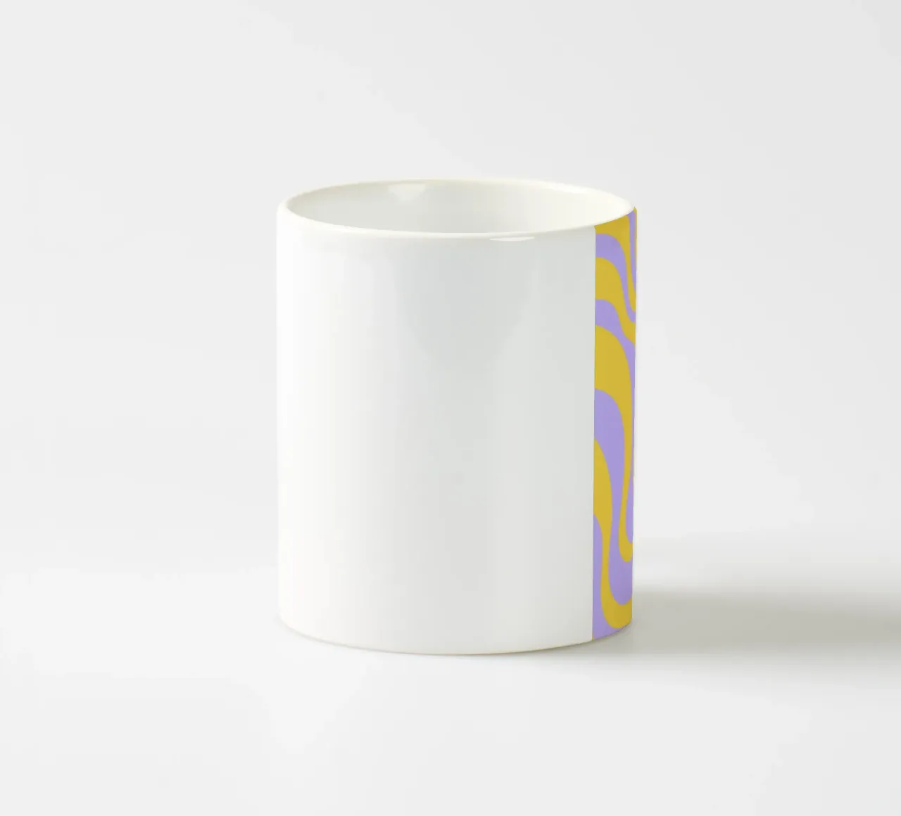 Retro abstract patroon in geel en lavendel keramische mok van The Art Club