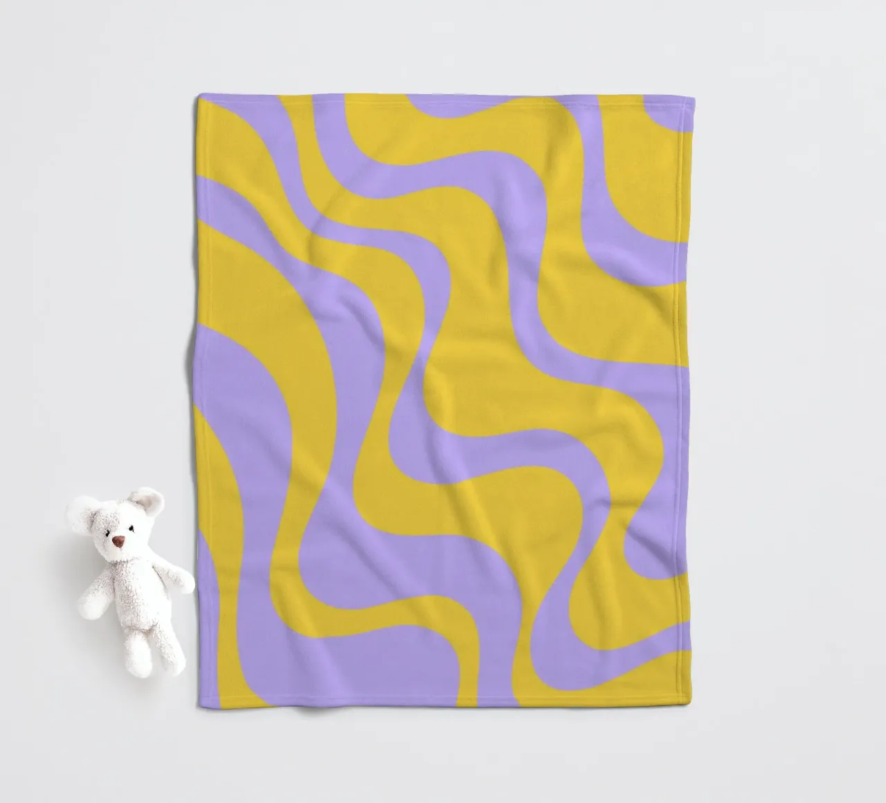 Grooviges abstraktes Retro-Muster in Gelb und Lavendel Fleecedecke von The Art Club