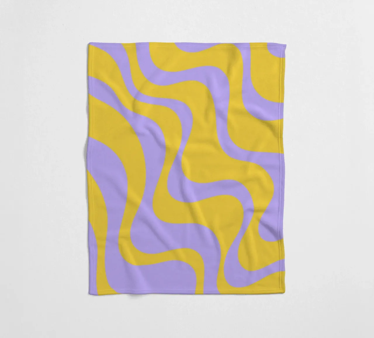Grooviges abstraktes Retro-Muster in Gelb und Lavendel Fleecedecke von The Art Club
