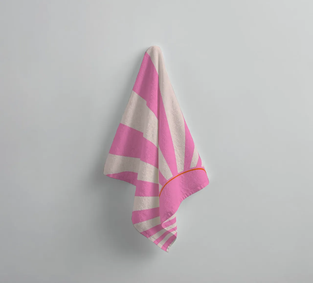 Motif doux et rétro de l'aube dans les tons rose et crème serviette de bain de The Art Club