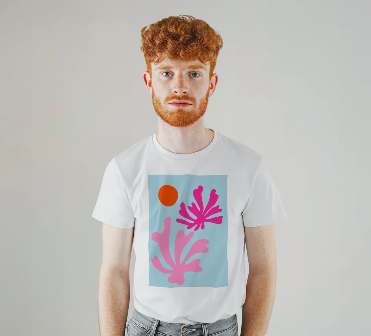 Forme botaniche astratte in rosa e blu con arancione t-shirt da The Art Club
