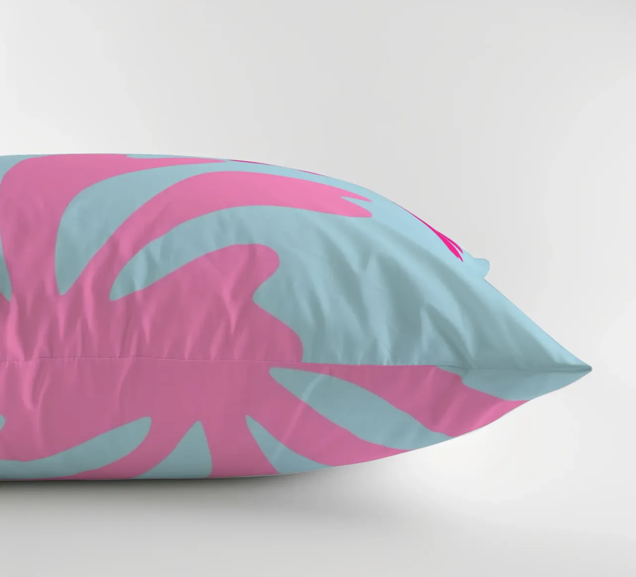 Forme botaniche astratte in rosa e blu con arancione cuscino da The Art Club