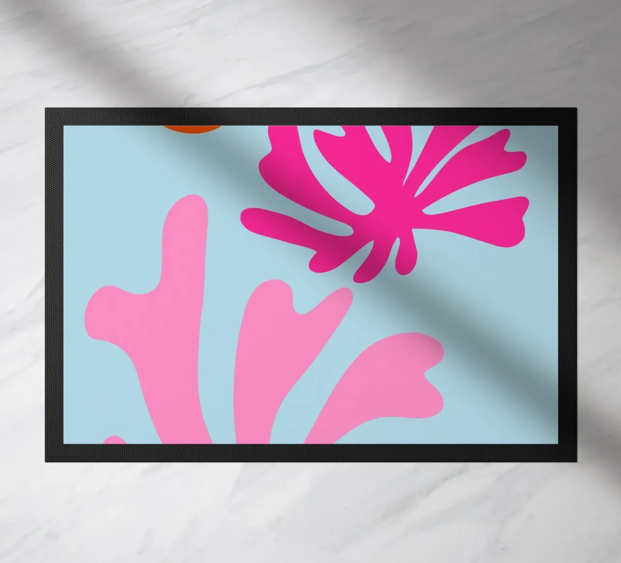 Forme botaniche astratte in rosa e blu con arancione zerbino da The Art Club