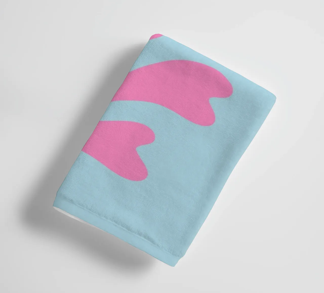 Forme botaniche astratte in rosa e blu con arancione asciugamano da bagno da The Art Club